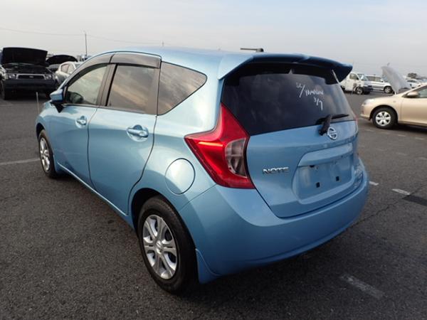 Nissan Note 2015 голубой зад