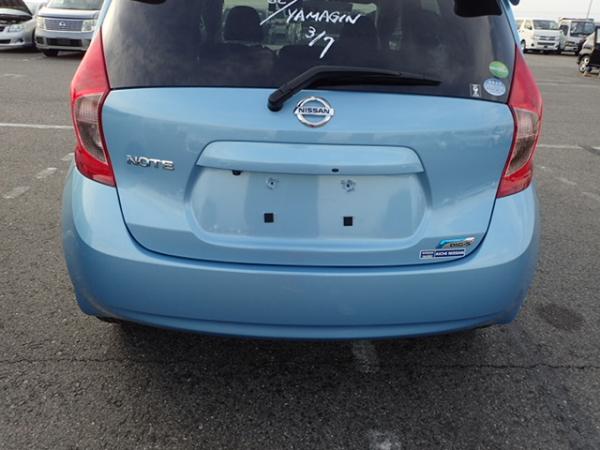 Nissan Note 2015 голубой сзади
