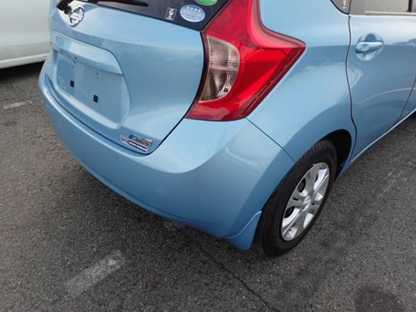 Nissan Note 2015 голубой задняя фара