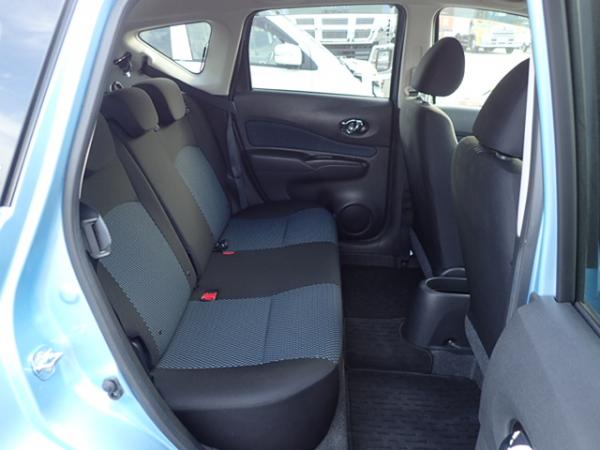 Nissan Note 2015 голубой задние сидения