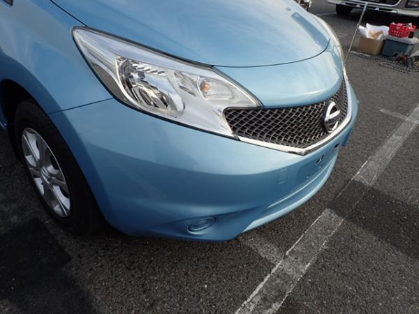 Nissan Note 2015 голубой фара