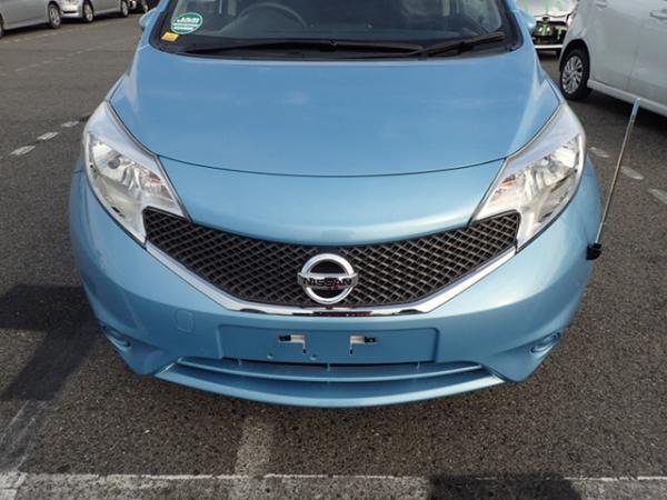 Nissan Note 2015 голубой спереди