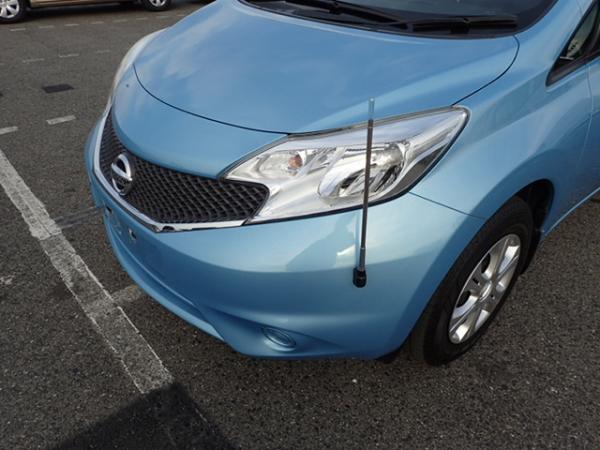 Nissan Note 2015 голубой передняя фара