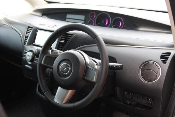 Mazda Biante 2014 интерьер