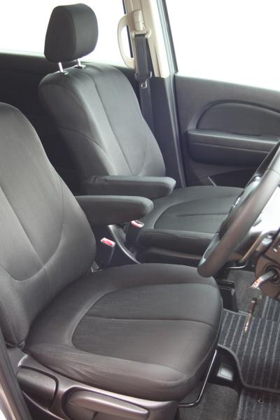 Mazda Biante 2014 передние сидения