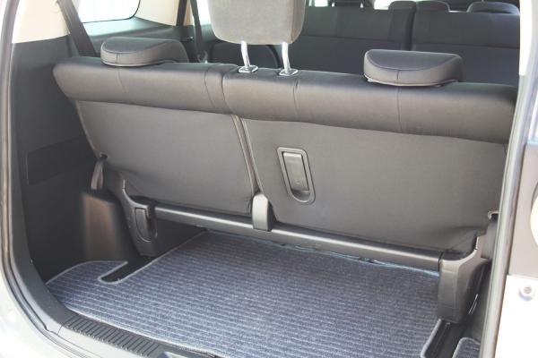 Mazda Biante 2014 на задних сидениях