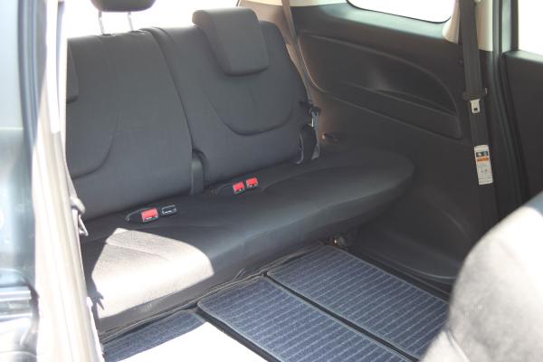 Mazda Biante задние сидения