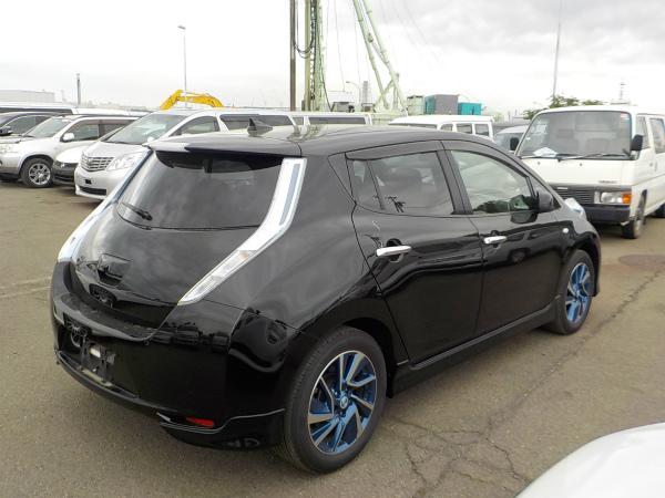 Nissan Leaf 2015 черный вид сзади