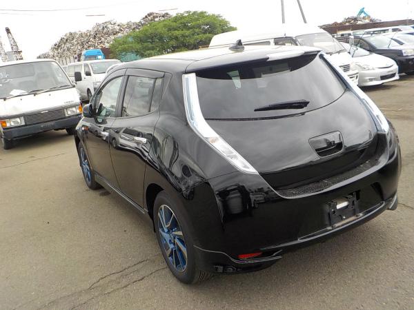Nissan Leaf 2015 черный зад
