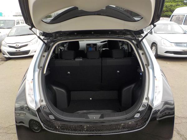 Nissan Leaf 2015 черный багажник