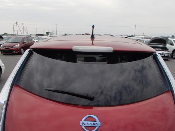 Nissan Leaf 2013 красный крыша