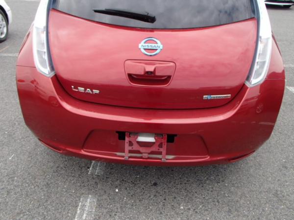 Nissan Leaf 2013 красный задний бампер