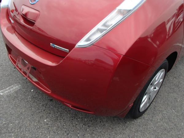 Nissan Leaf 2013 красный задняя фара