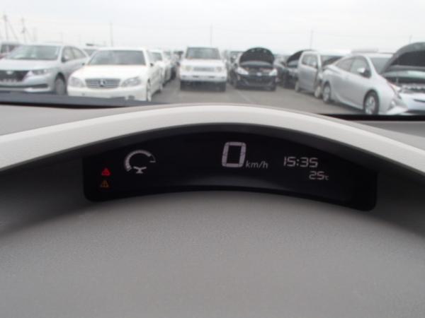Nissan Leaf 2013 спидометр