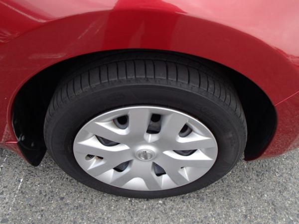 Nissan Leaf 2013 красный колесо
