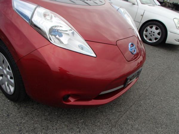 Nissan Leaf 2013 красный передний бампер