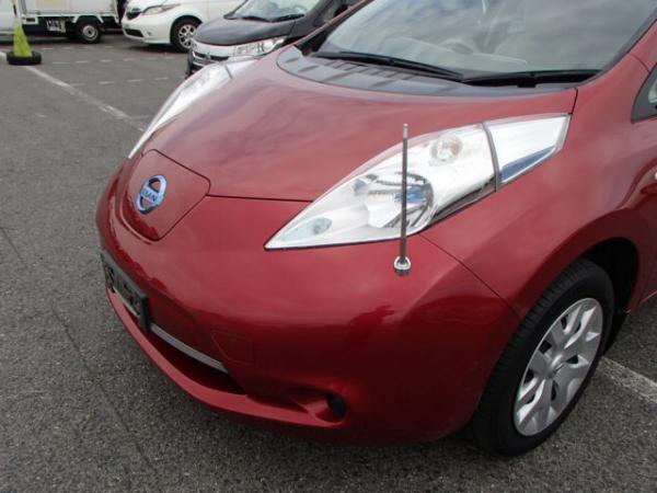Nissan Leaf 2013 красный передняя фара