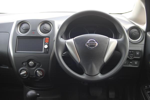 Nissan Note 2015 интерьер