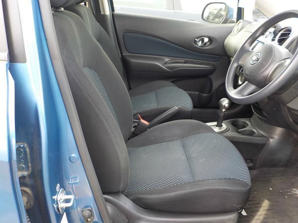 Nissan Note 2014 передние сидения