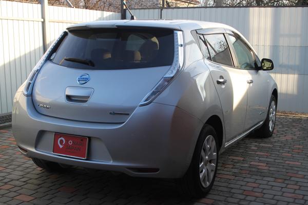 Nissan Leaf 2013 серый зад