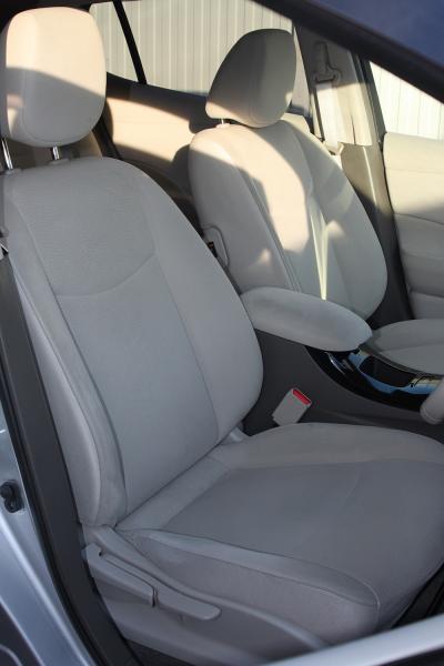 Nissan Leaf 2013 задние сидения