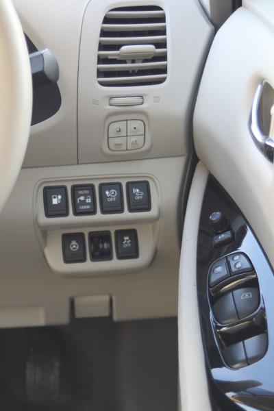 Nissan Leaf 2013 кнопки