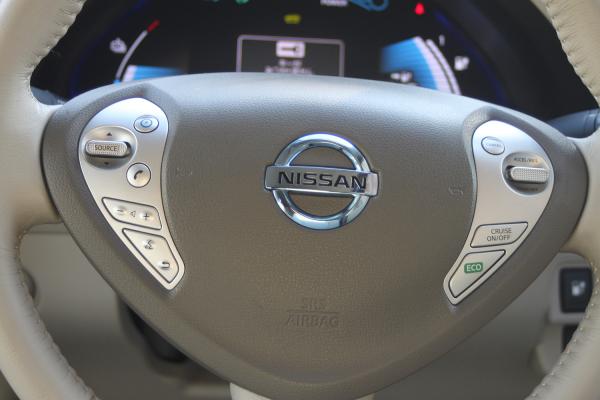 Nissan Leaf 2013 руль