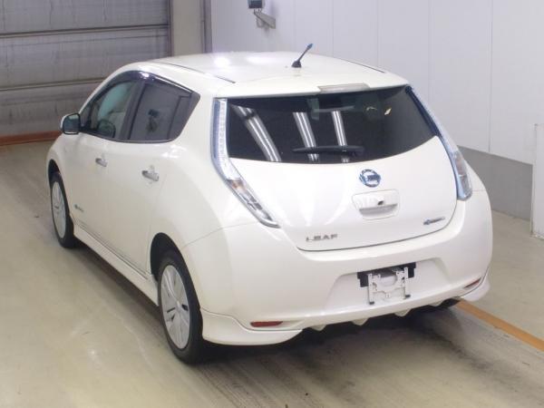 Nissan Leaf 2014 белый сзади