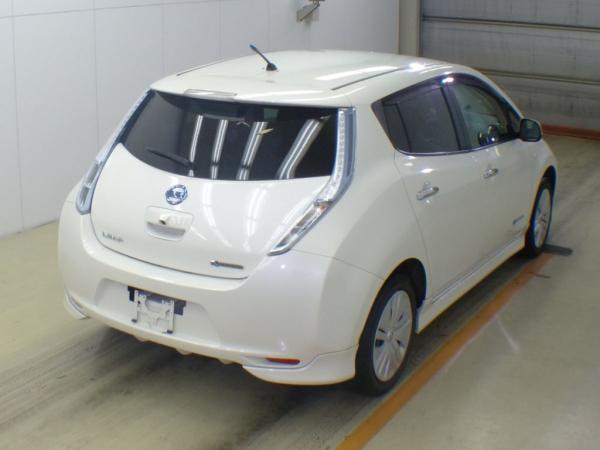 Nissan Leaf 2014 белый вид сзади