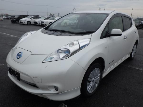 Nissan Leaf 2014 белый перед