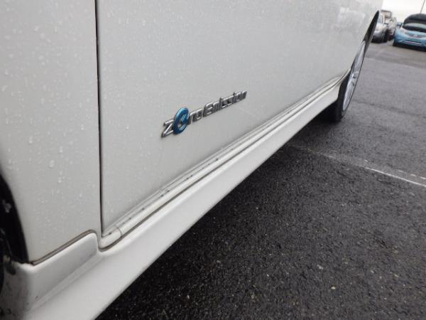 Nissan Leaf 2014 белый бок