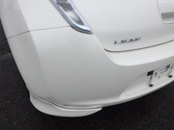 Nissan Leaf 2014 белый задний бампер
