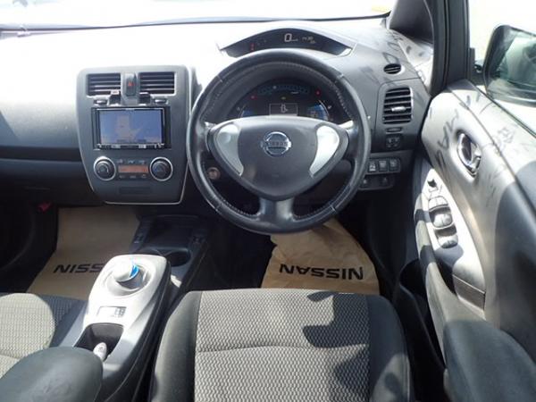Nissan Leaf 2014 салон