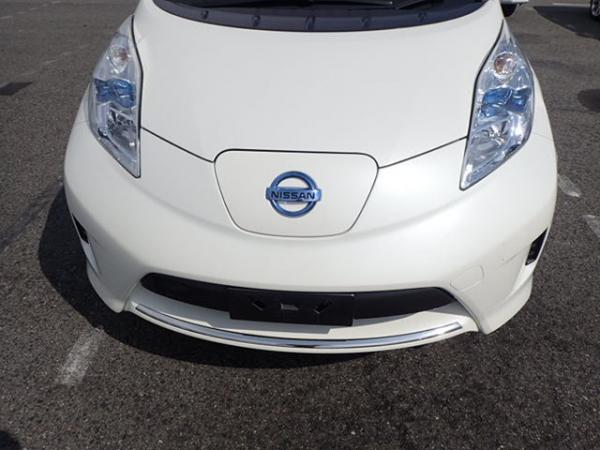 Nissan Leaf 2014 белый спереди