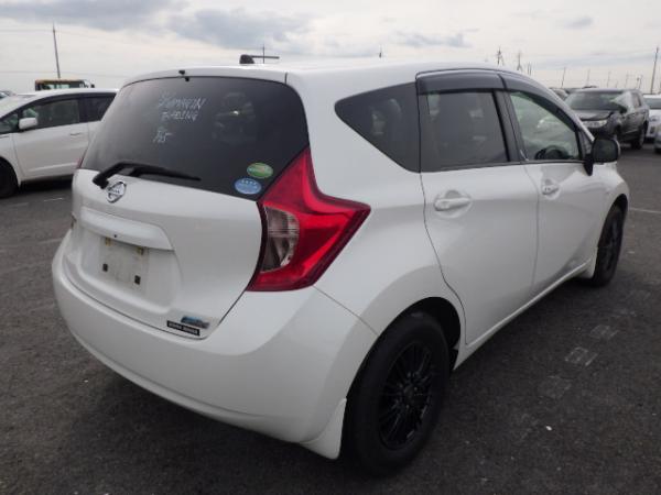 Nissan Note 2014 белый зад