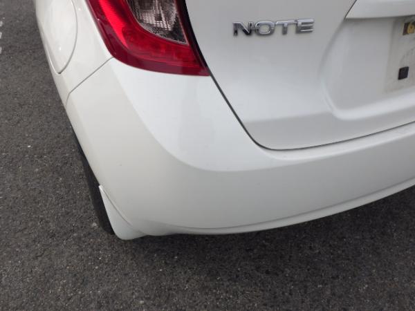Nissan Note 2014 белый задняя фара