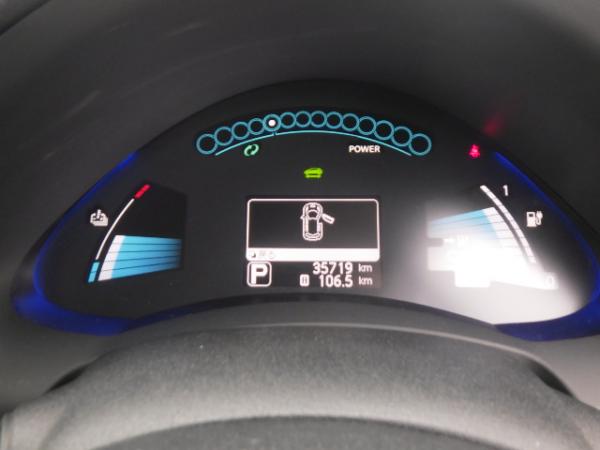 Nissan Leaf 2015 спидометр