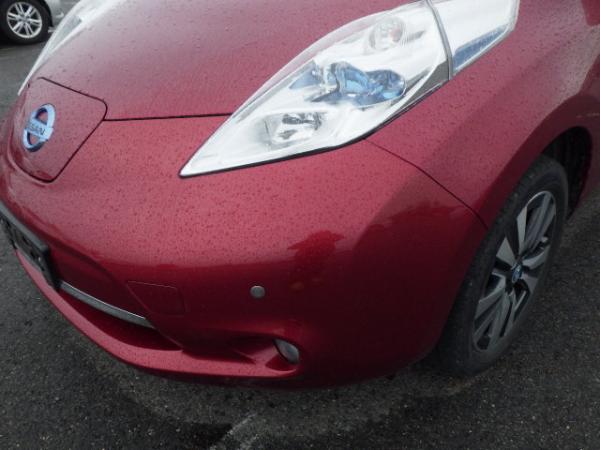 Nissan Leaf 2015 красный передняя фара