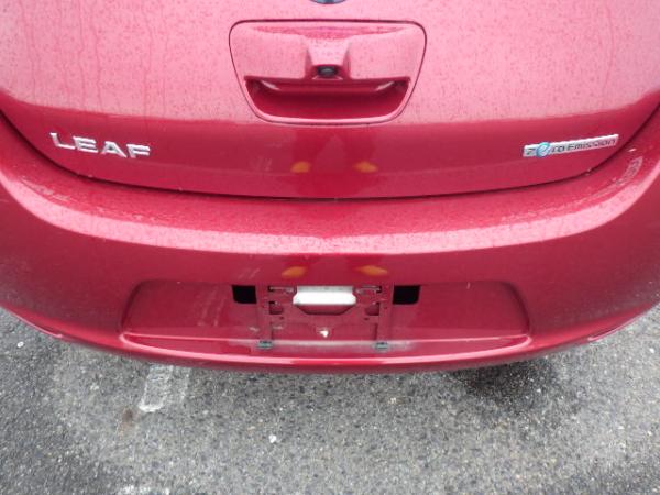 Nissan Leaf 2015 красный задний бампер