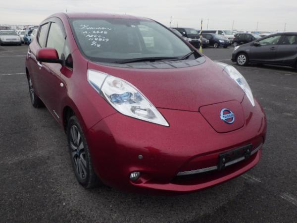 Nissan Leaf 2015 красный