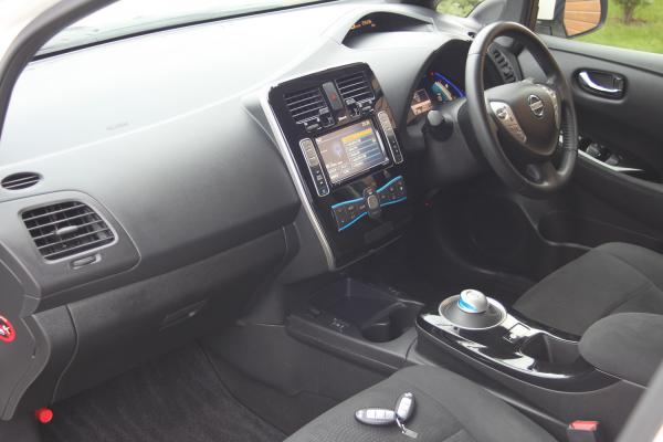Nissan Leaf 2014 интерьер