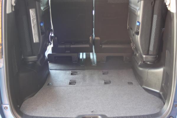 Nissan Serena 2016 багажник