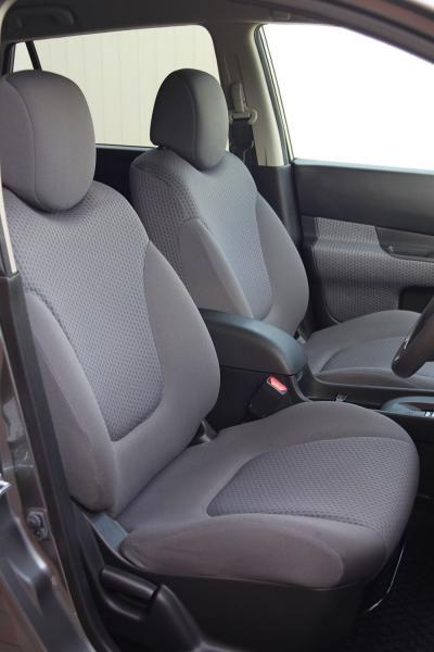 Nissan Wingroad 2015 передние сидения