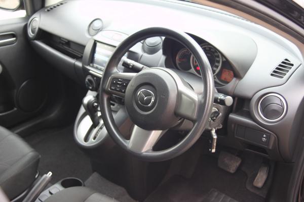 Mazda Demio 2015 салон