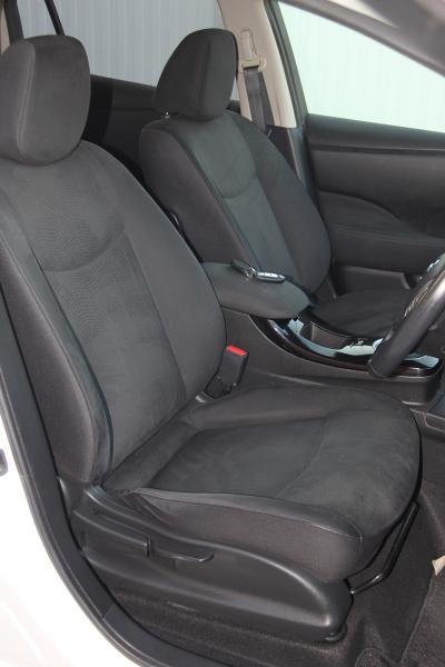 Nissan Leaf 2014 передние сидения