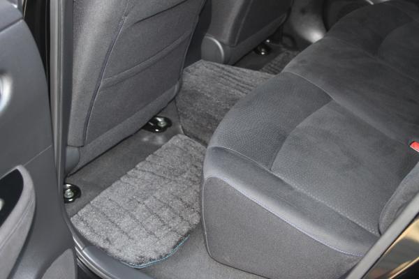 Nissan Leaf 2014 чёрный задние сидения