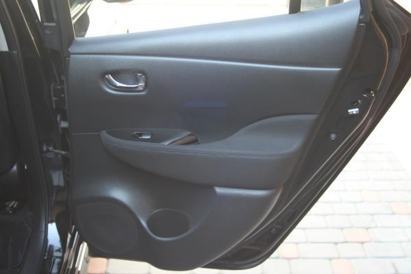 Nissan Leaf 2014 задняя дверь