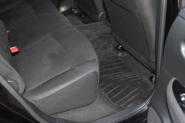 Nissan Leaf 2014  задние сидения