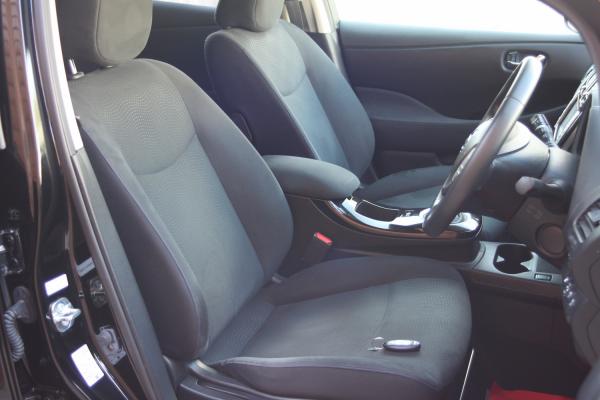 Nissan Leaf 2014 чёрный интерьер