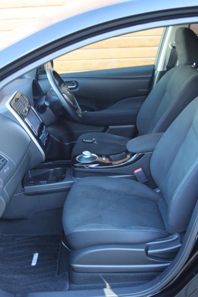 Nissan Leaf 2014  передние сидения